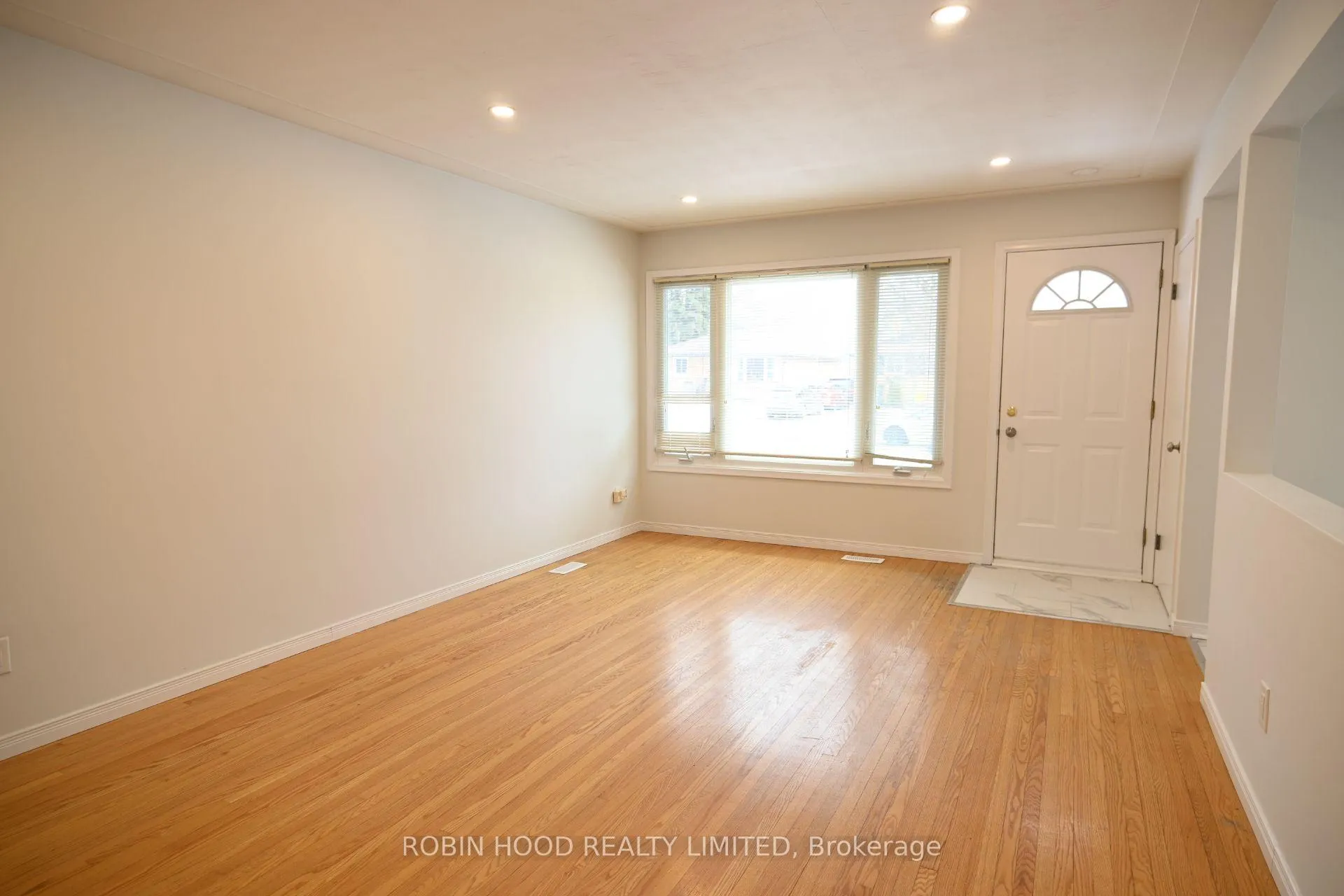 Photo 5 of Unit Unit 1, 40 Winslow Drive, Windsor, Remington Park — HOMEH