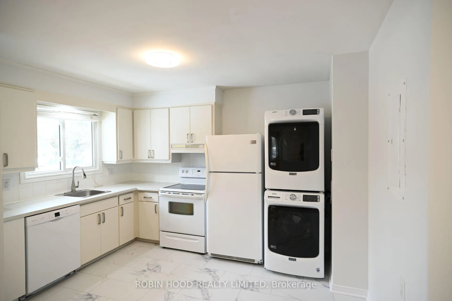 Photo 6 of Unit Unit 1, 40 Winslow Drive, Windsor, Remington Park — HOMEH