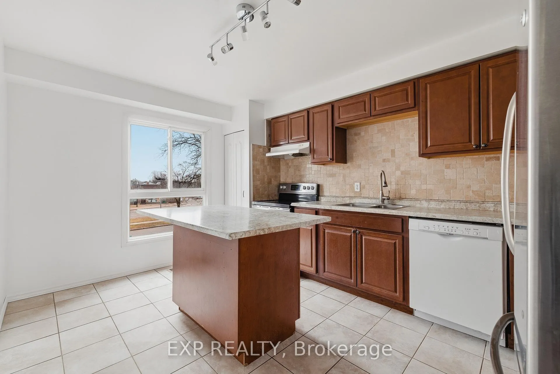 Photo 3 of 55 Dovercliffe Road, Guelph, Dovercliffe Park/Old University — HOMEH