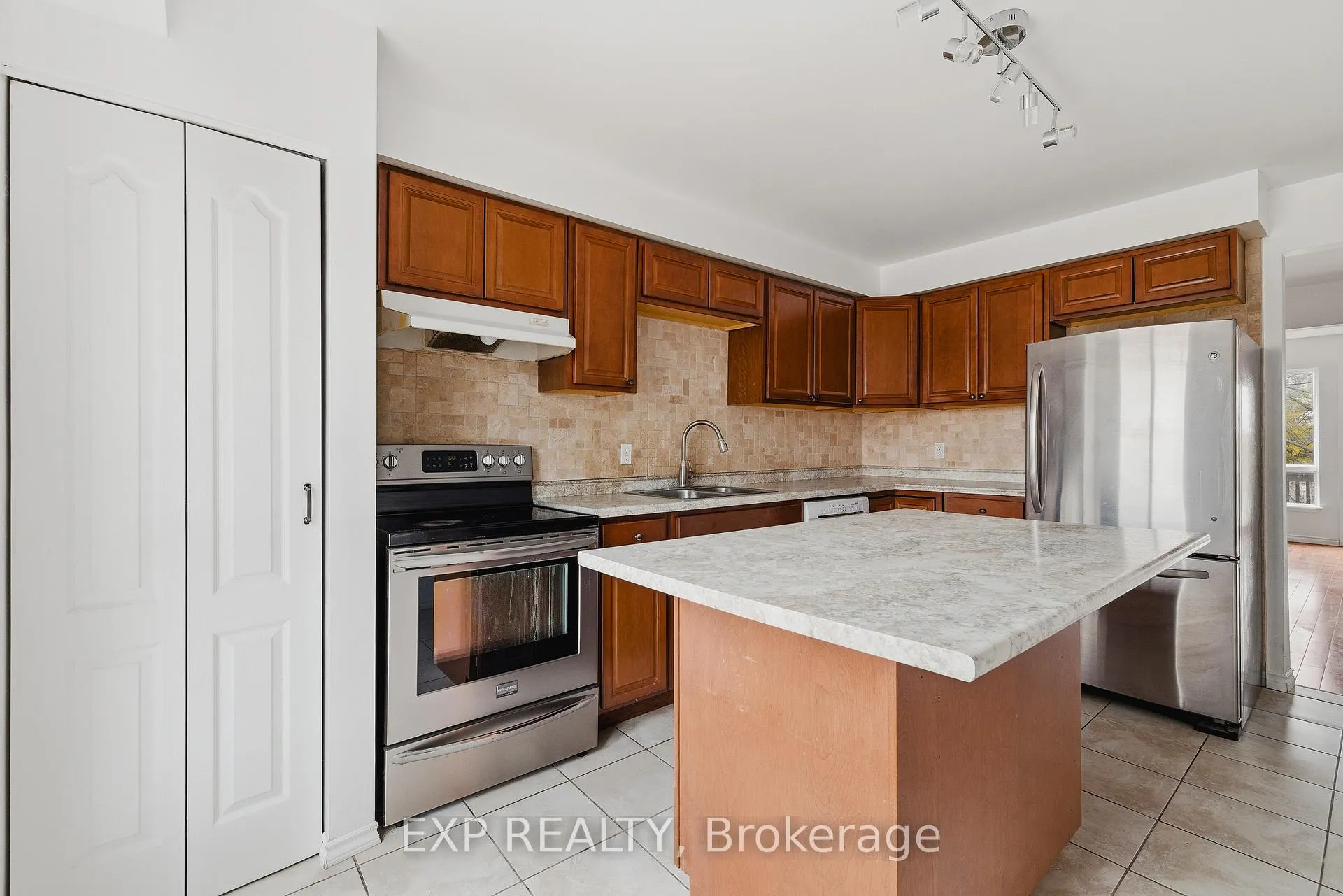 Photo 5 of 55 Dovercliffe Road, Guelph, Dovercliffe Park/Old University — HOMEH