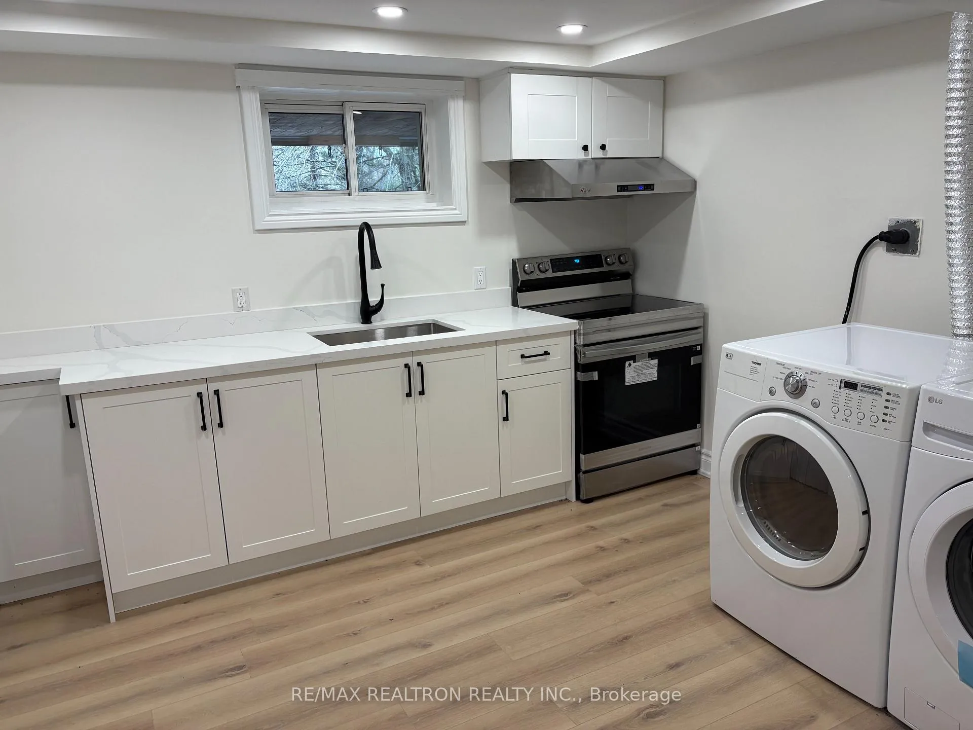 Photo 5 of 164 Norman Drive, King, King City — HOMEH