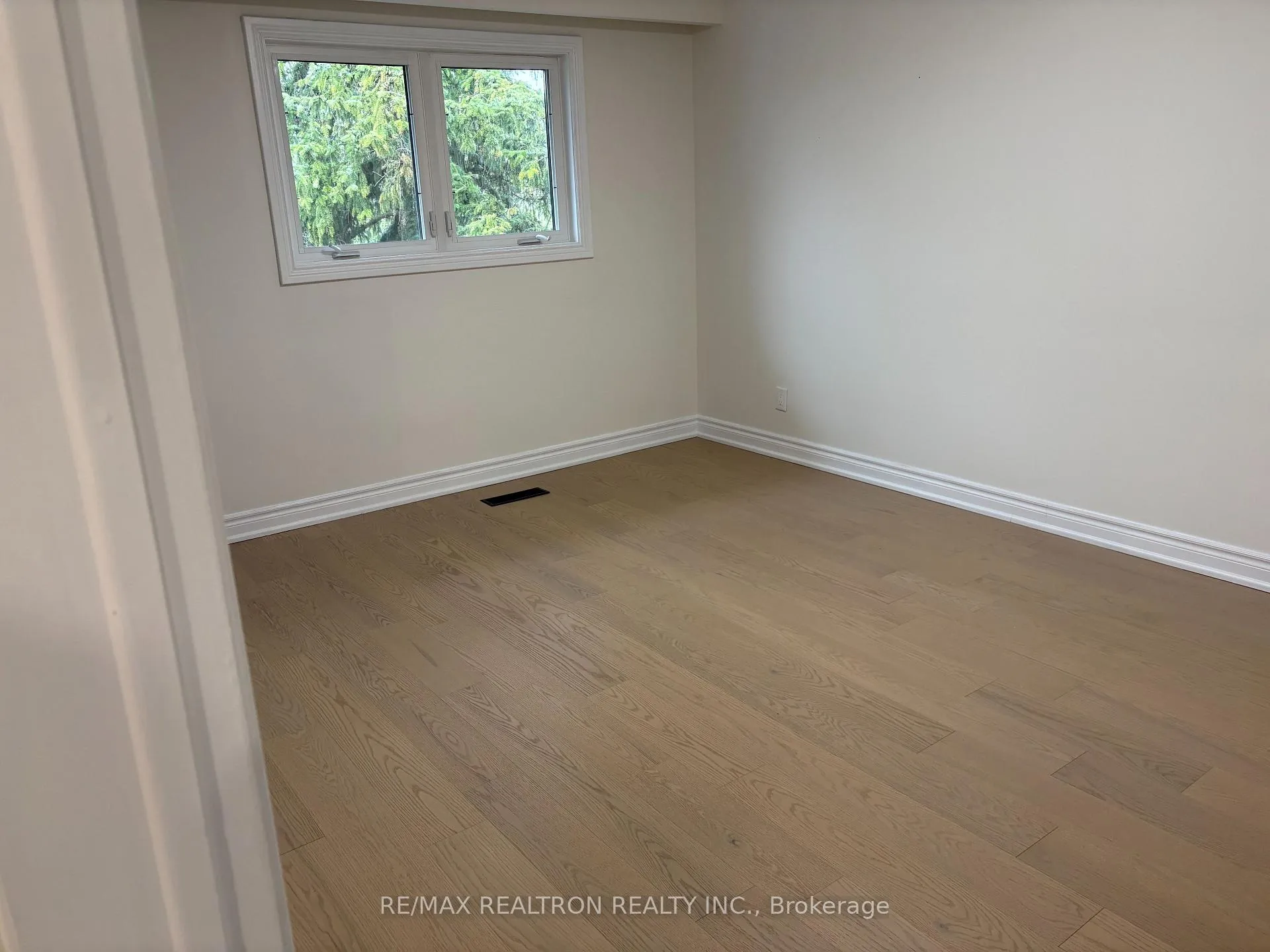 Photo 6 of 164 Norman Drive, King, King City — HOMEH