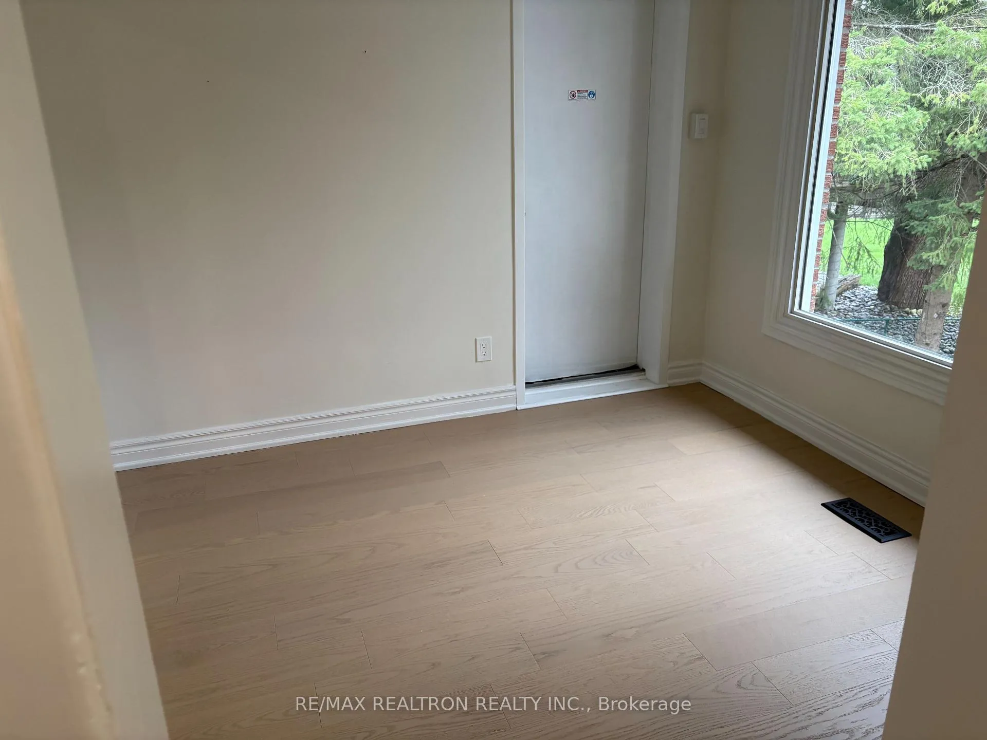 Photo 8 of 164 Norman Drive, King, King City — HOMEH