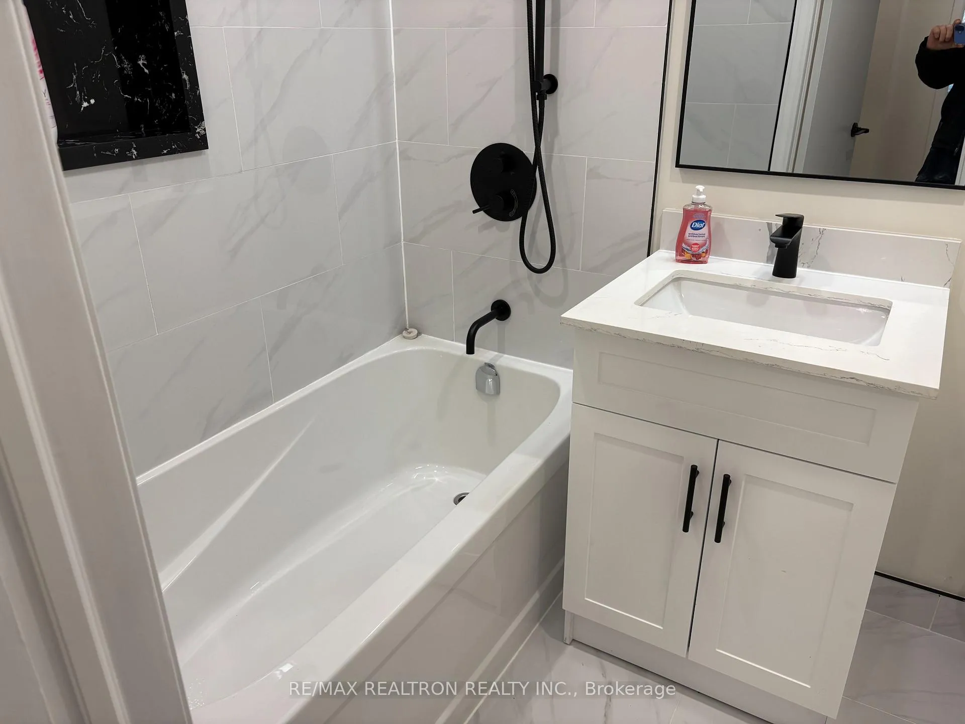 Photo 9 of 164 Norman Drive, King, King City — HOMEH