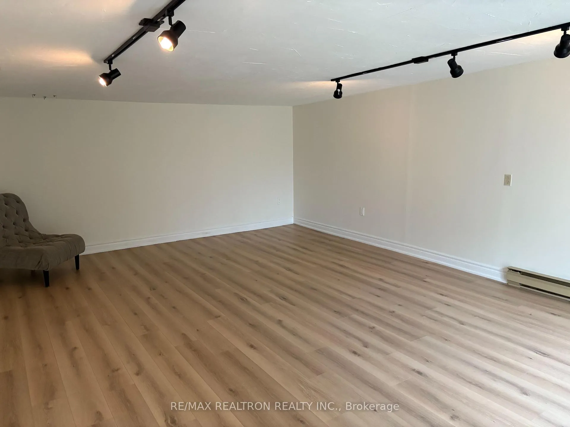 Photo 12 of 164 Norman Drive, King, King City — HOMEH