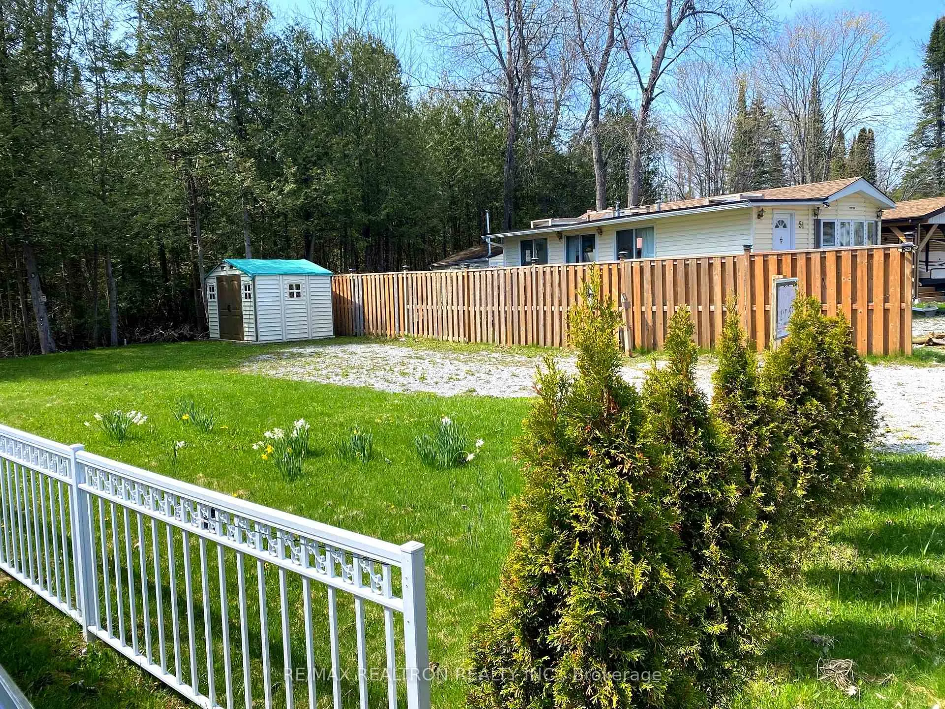 Photo 5 of 53 Horseshoe Circle, Georgina, Pefferlaw — HOMEH