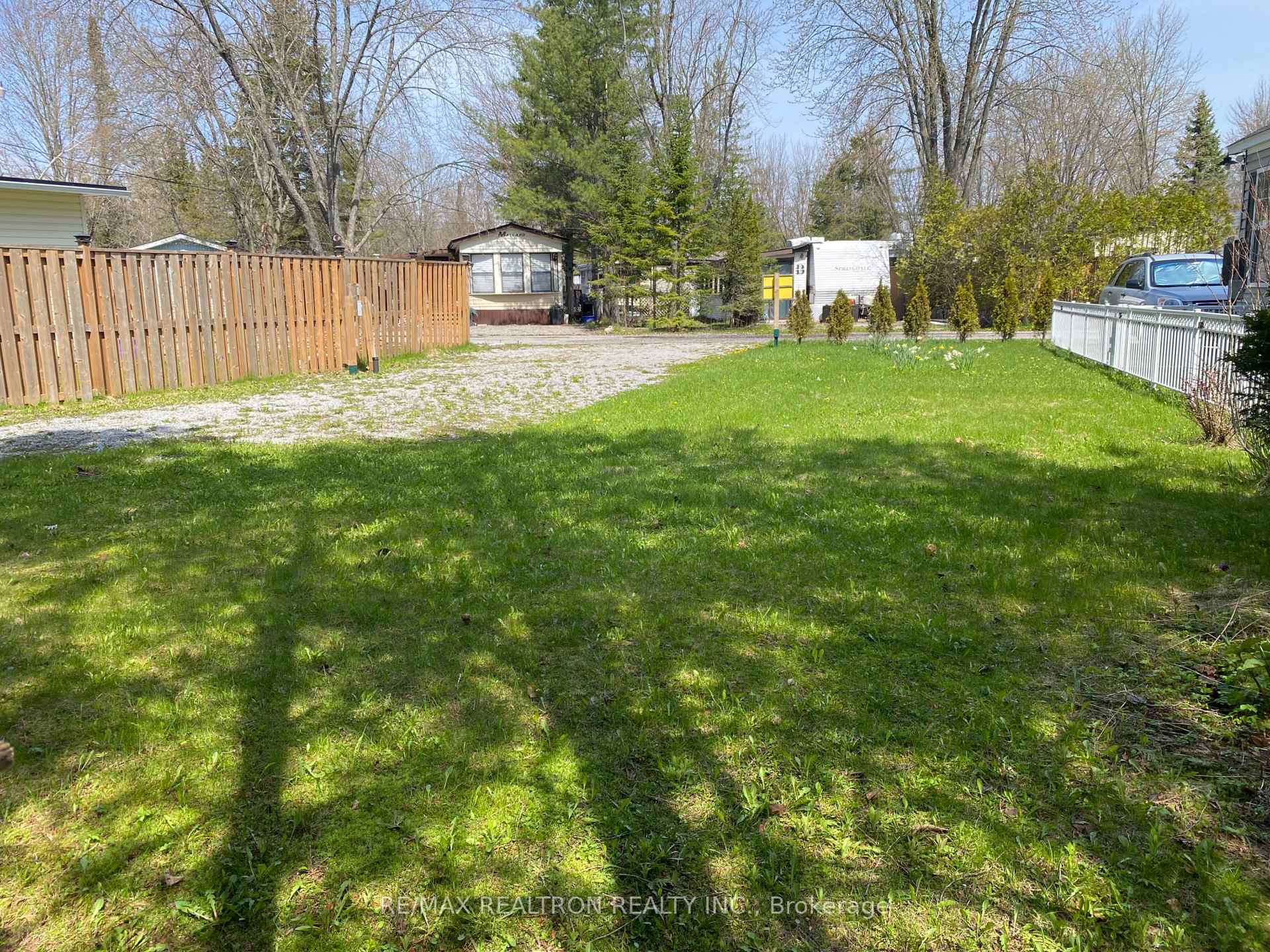 Photo 8 of 53 Horseshoe Circle, Georgina, Pefferlaw — HOMEH