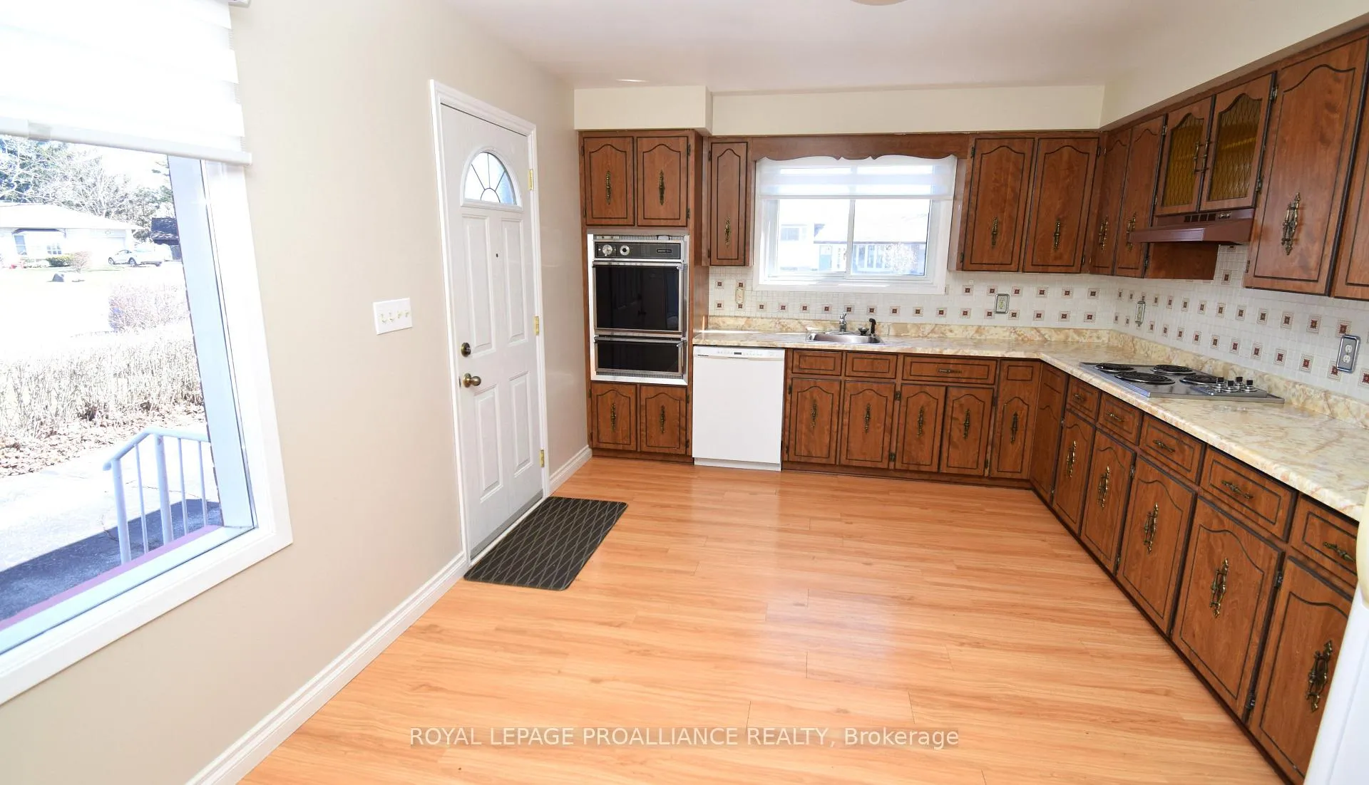 Photo 3 of 8 Walden Circle, Belleville, Belleville Ward — HOMEH