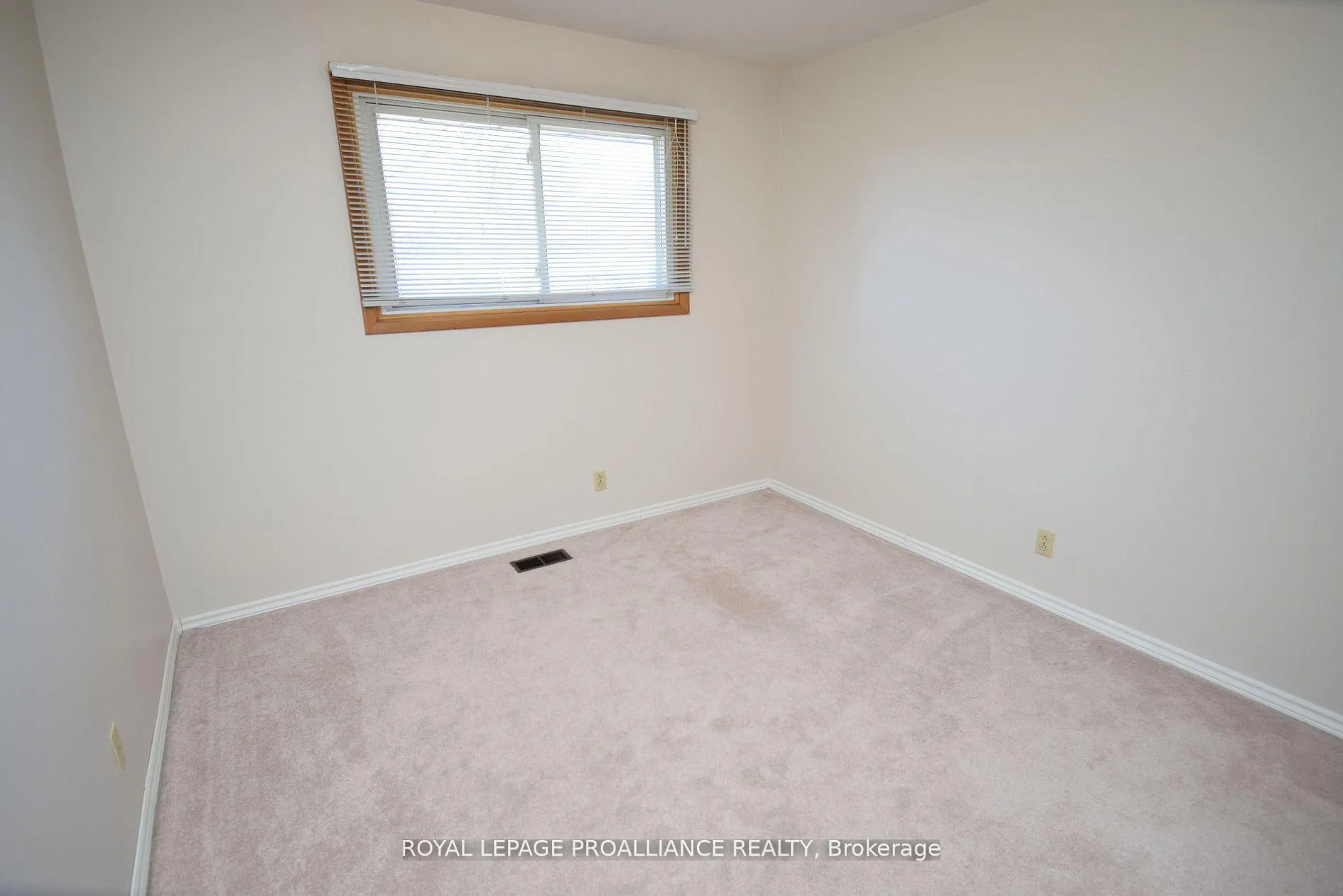 Photo 8 of 8 Walden Circle, Belleville, Belleville Ward — HOMEH