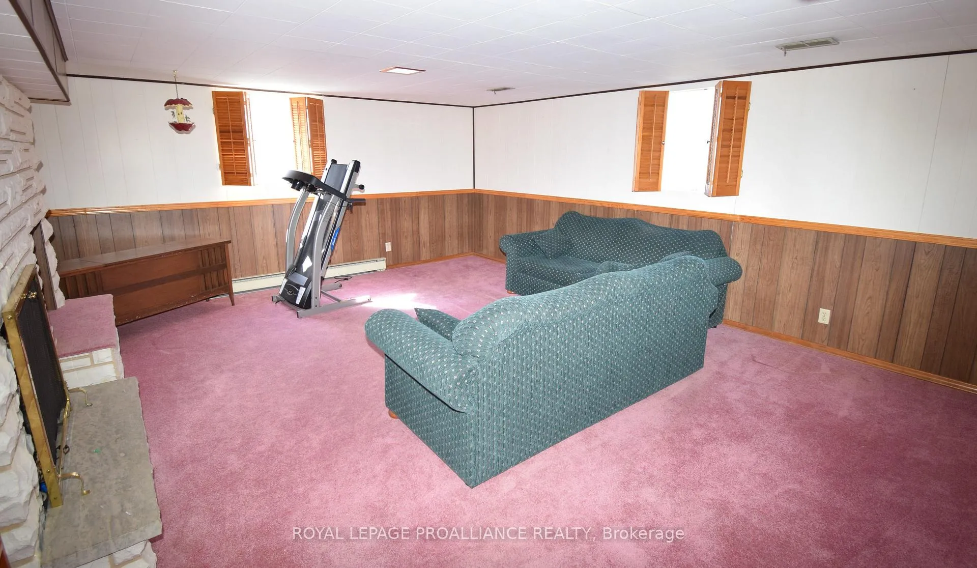Photo 10 of 8 Walden Circle, Belleville, Belleville Ward — HOMEH