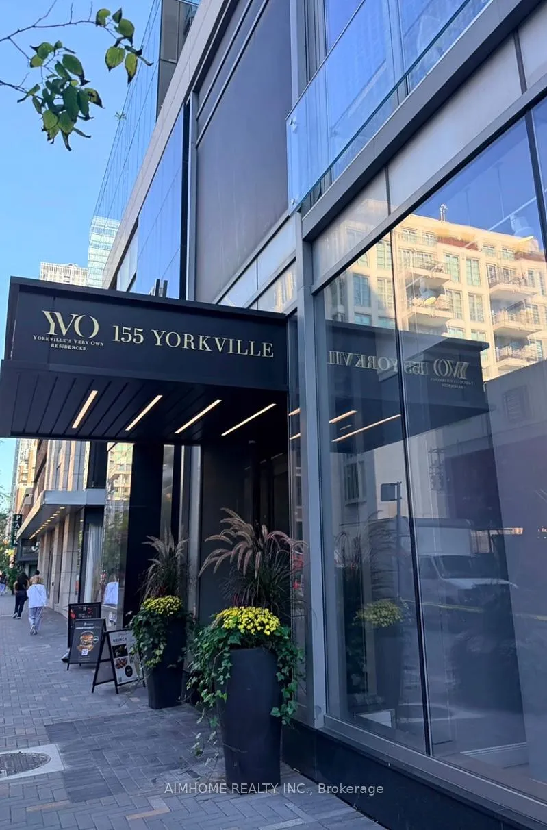 Front of Unit 805, 155 Yorkville Avenue
