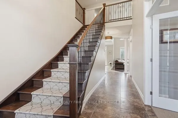 Photo 5 of 38 Veale Crescent, Strathroy-Caradoc, SW — HOMEH