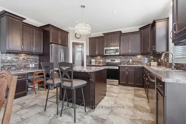 Photo 16 of 38 Veale Crescent, Strathroy-Caradoc, SW — HOMEH