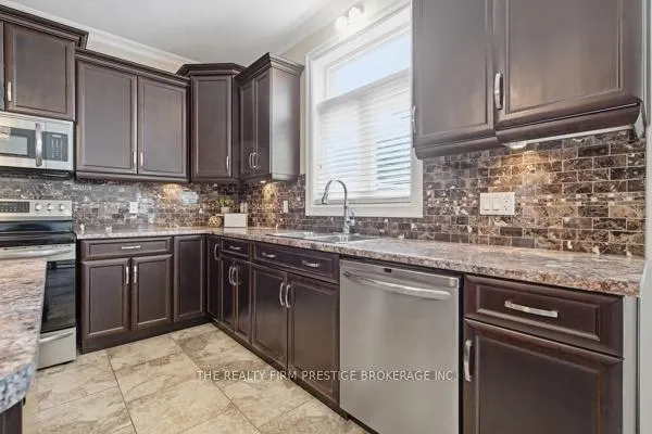 Photo 18 of 38 Veale Crescent, Strathroy-Caradoc, SW — HOMEH