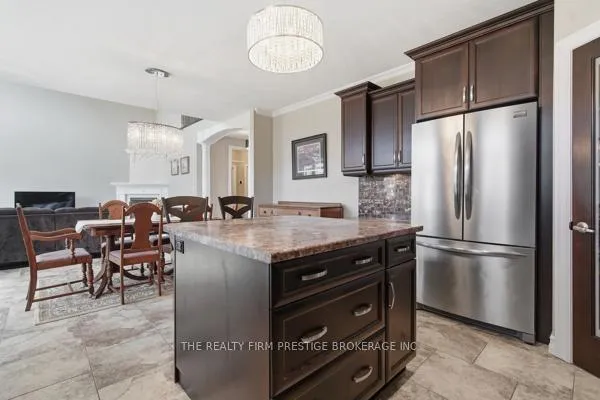 Photo 19 of 38 Veale Crescent, Strathroy-Caradoc, SW — HOMEH