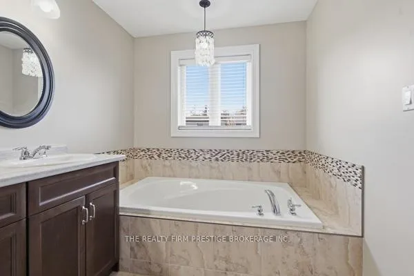 Photo 29 of 38 Veale Crescent, Strathroy-Caradoc, SW — HOMEH