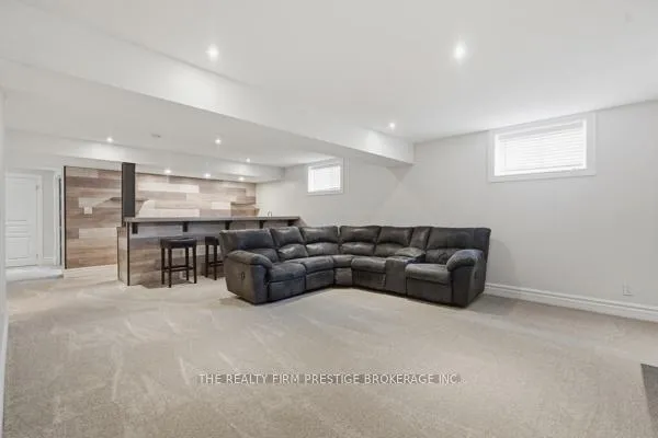 Photo 36 of 38 Veale Crescent, Strathroy-Caradoc, SW — HOMEH