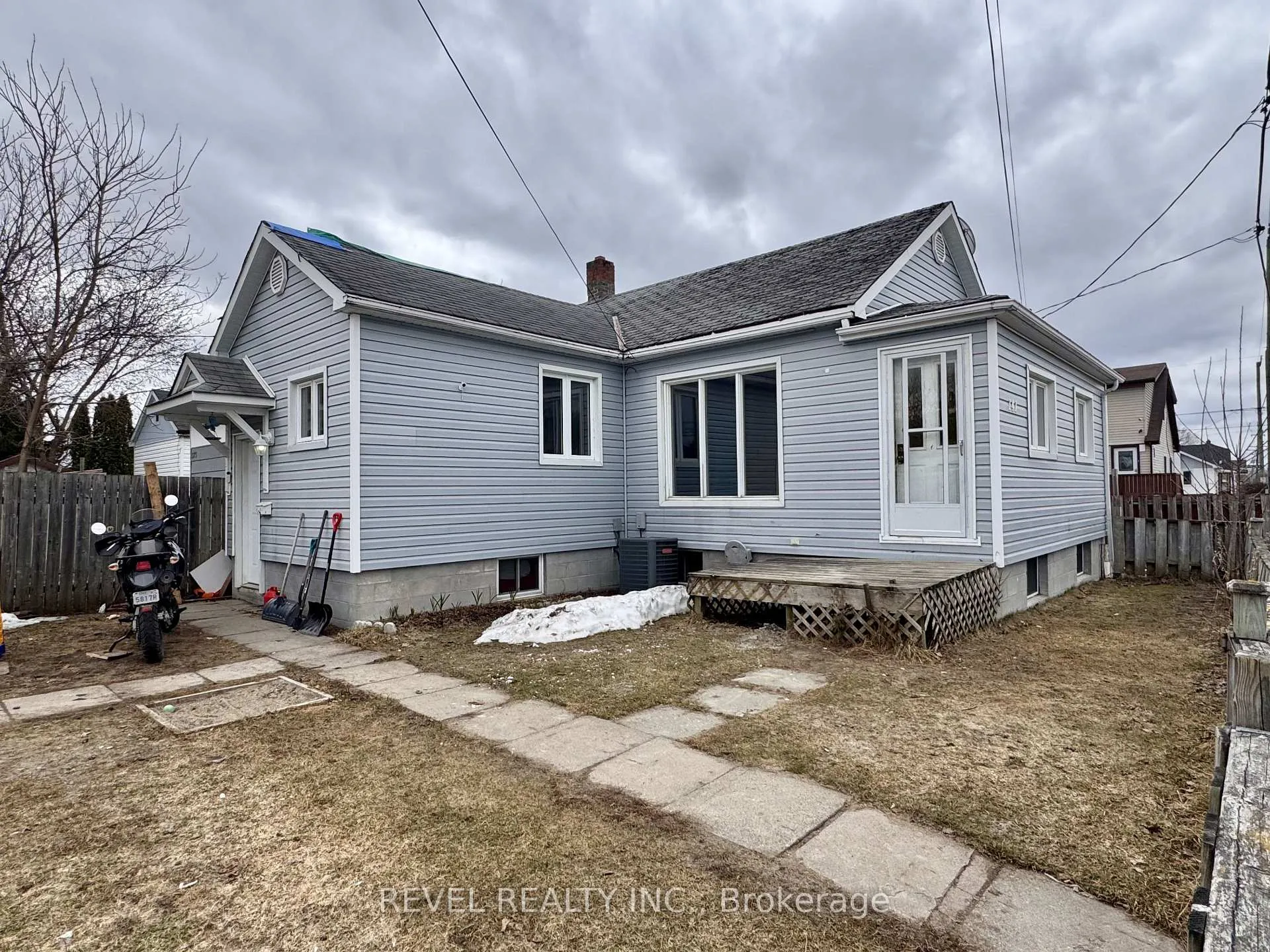 Front of 141 Dale Avenue