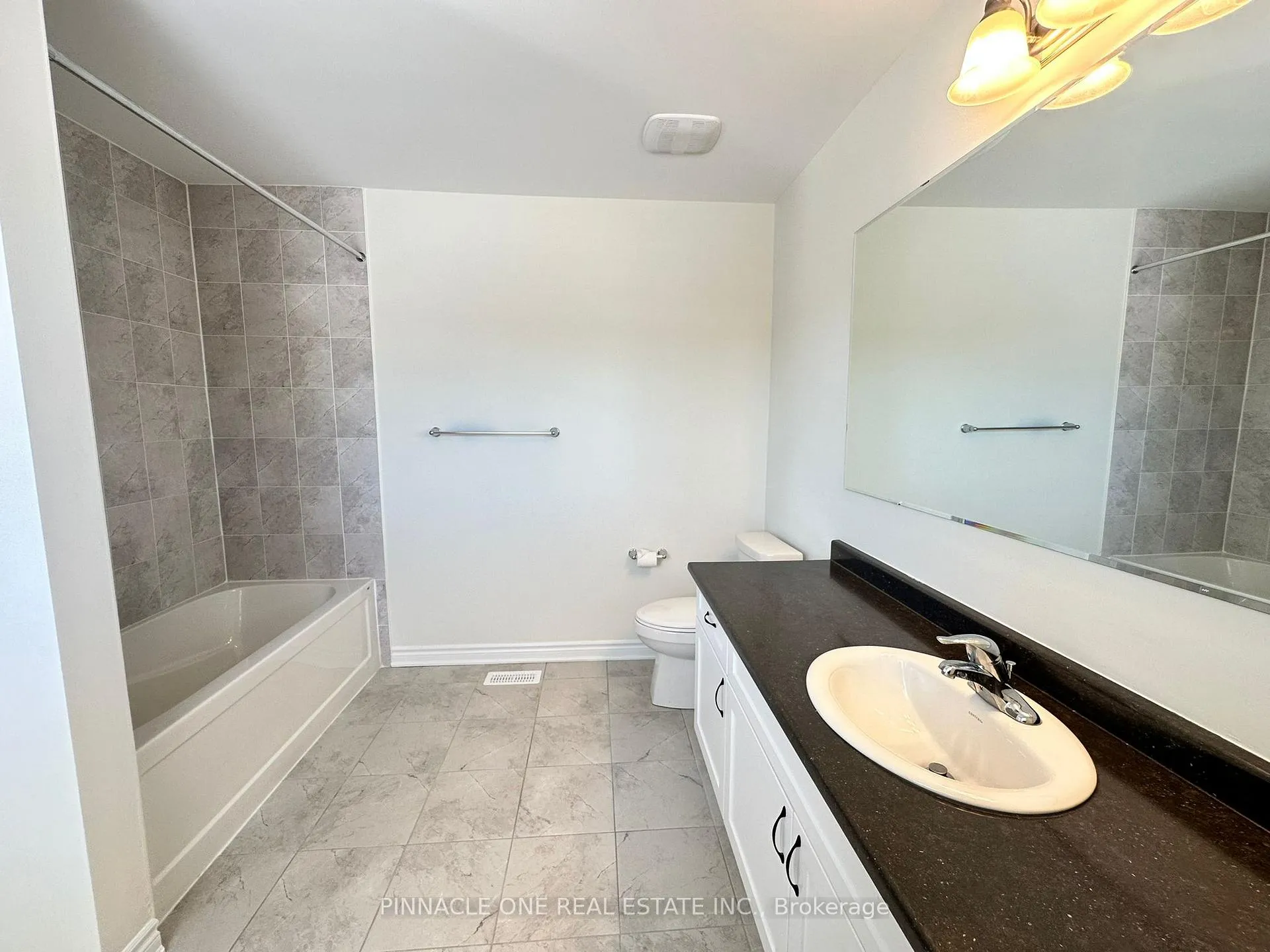 Photo 9 of 44 Chambery Street, Bracebridge, Macaulay — HOMEH