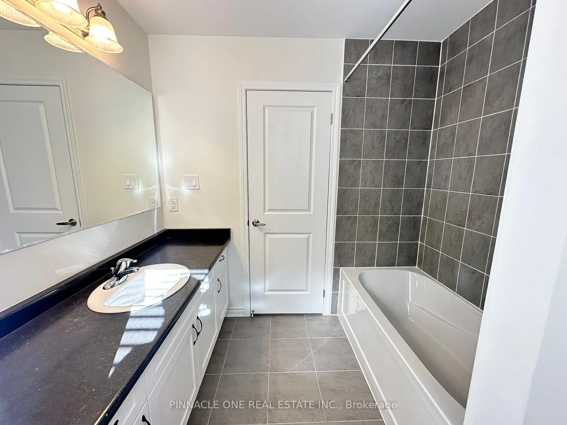 Photo 10 of 44 Chambery Street, Bracebridge, Macaulay — HOMEH