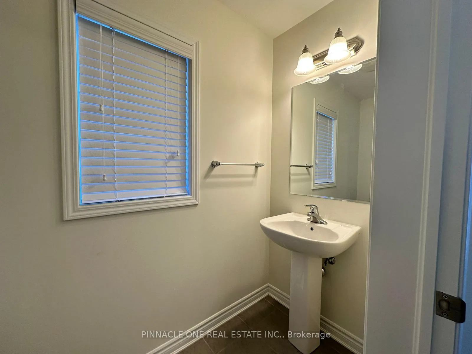 Photo 12 of 44 Chambery Street, Bracebridge, Macaulay — HOMEH