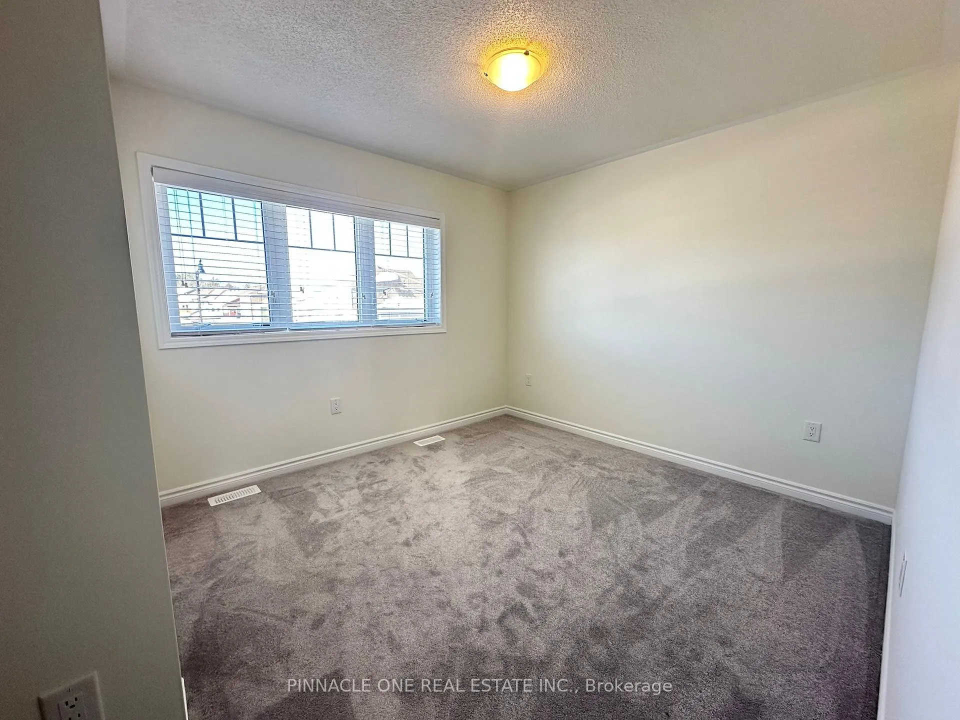 Photo 19 of 44 Chambery Street, Bracebridge, Macaulay — HOMEH