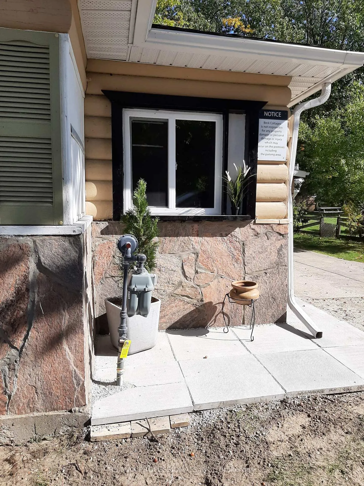 Photo 2 of 39 Beck Street, Wasaga Beach — HOMEH