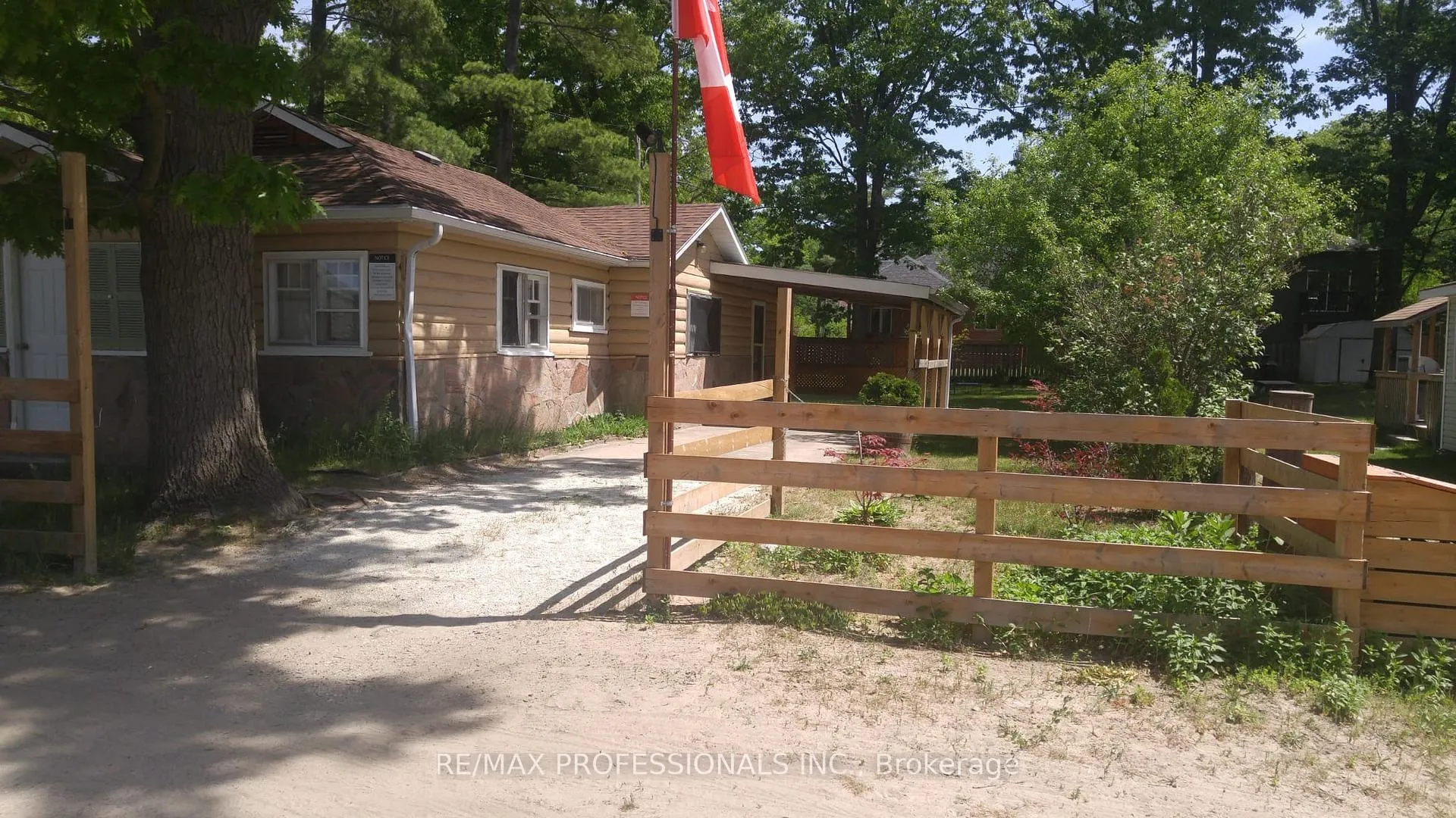 Photo 3 of 39 Beck Street, Wasaga Beach — HOMEH