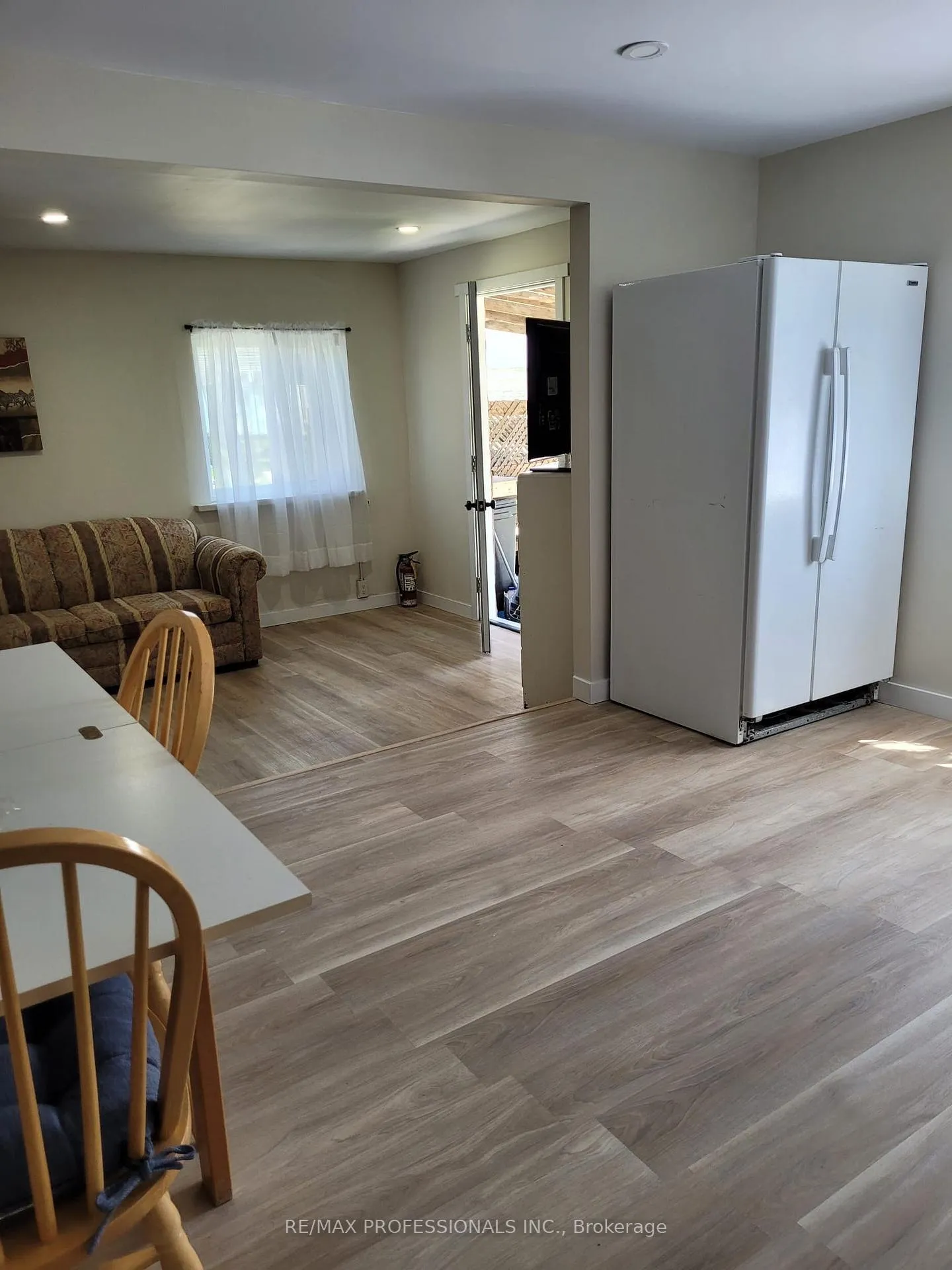 Photo 5 of 39 Beck Street, Wasaga Beach — HOMEH