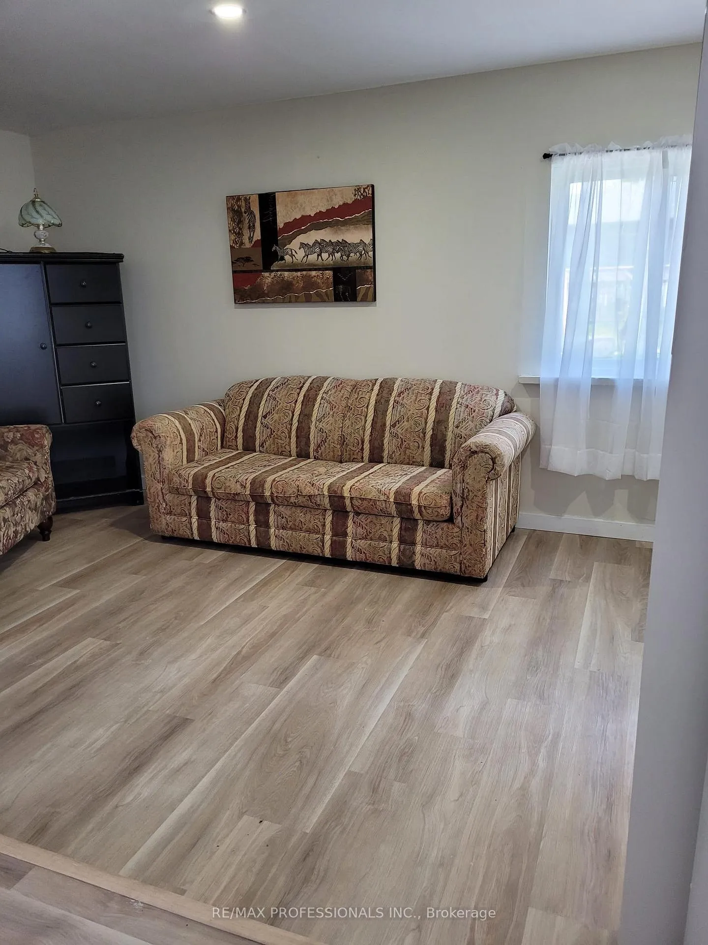 Photo 6 of 39 Beck Street, Wasaga Beach — HOMEH