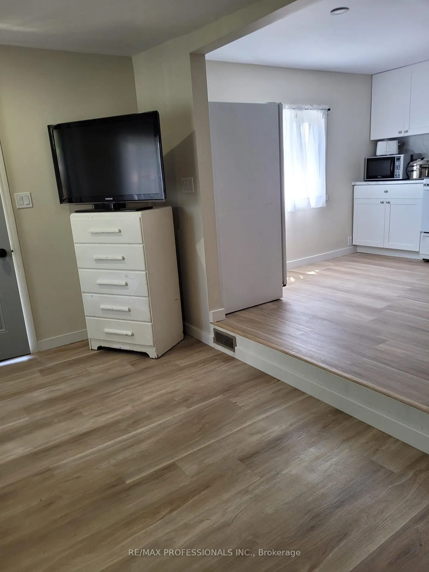 Photo 8 of 39 Beck Street, Wasaga Beach — HOMEH