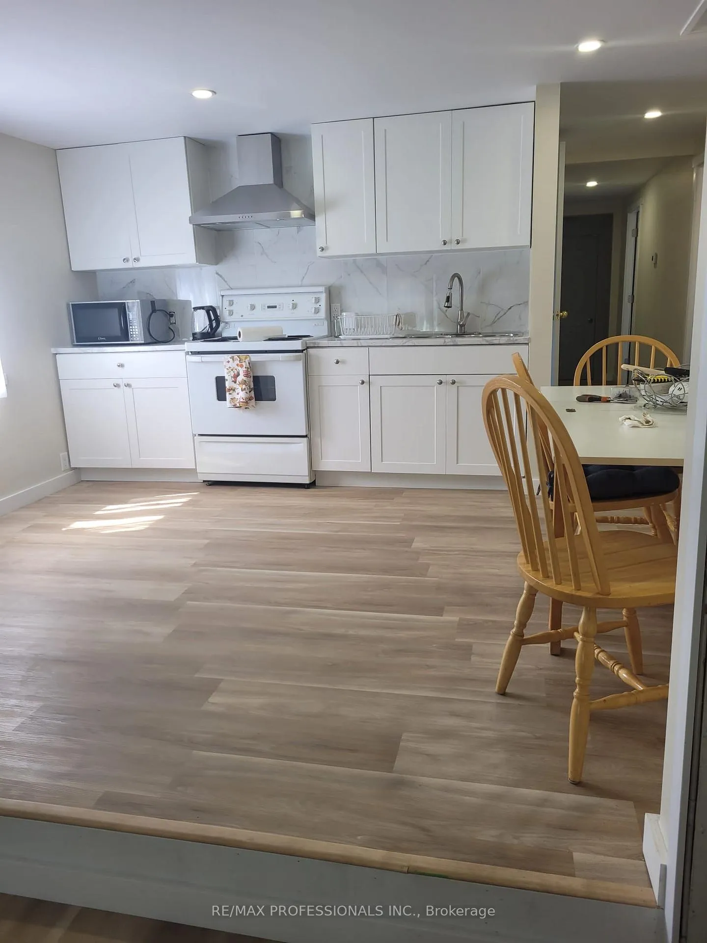 Photo 9 of 39 Beck Street, Wasaga Beach — HOMEH