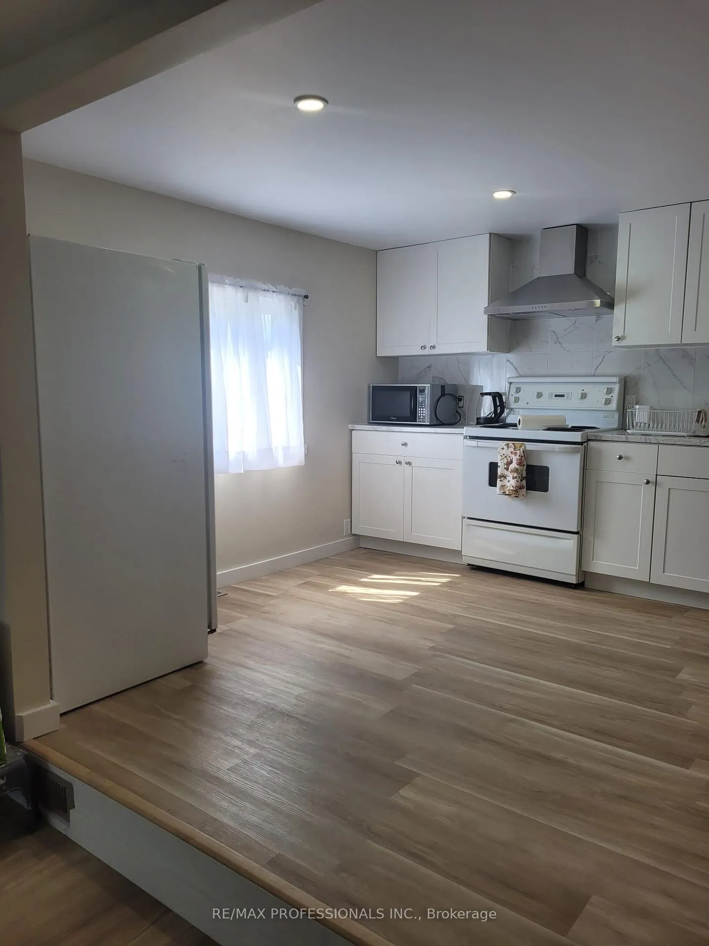 Photo 10 of 39 Beck Street, Wasaga Beach — HOMEH