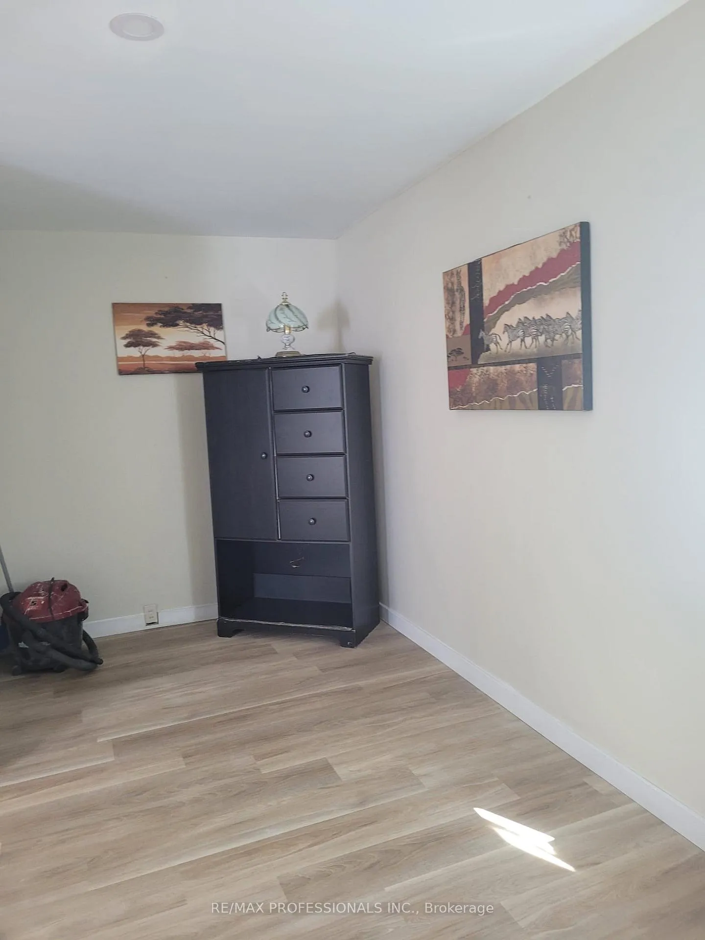 Photo 12 of 39 Beck Street, Wasaga Beach — HOMEH