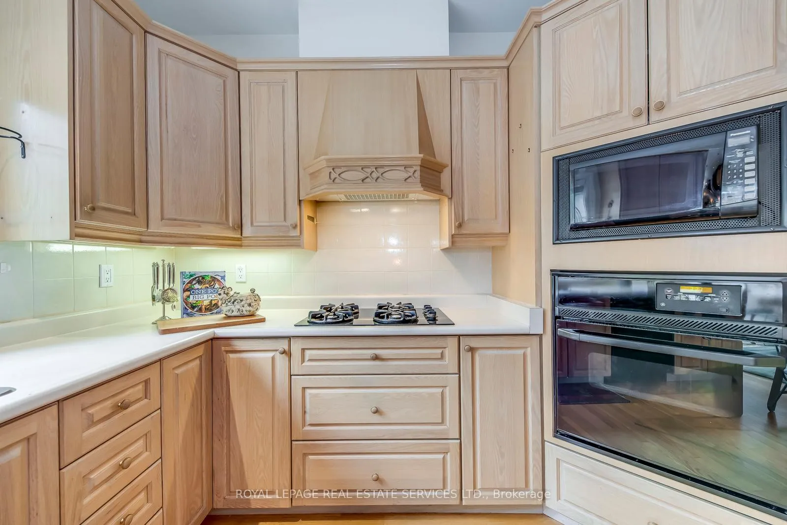 Photo 13 of 175 La Rose Avenue, Etobicoke, Willowridge-Martingrove-Richview — HOMEH