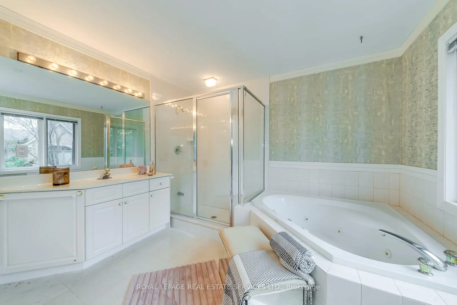 Photo 22 of 175 La Rose Avenue, Etobicoke, Willowridge-Martingrove-Richview — HOMEH