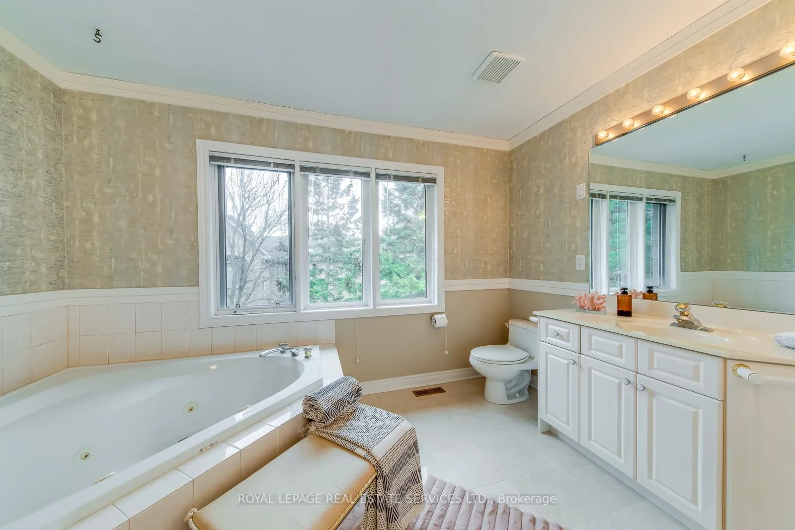 Photo 23 of 175 La Rose Avenue, Etobicoke, Willowridge-Martingrove-Richview — HOMEH
