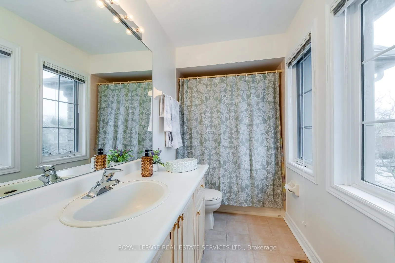 Photo 27 of 175 La Rose Avenue, Etobicoke, Willowridge-Martingrove-Richview — HOMEH