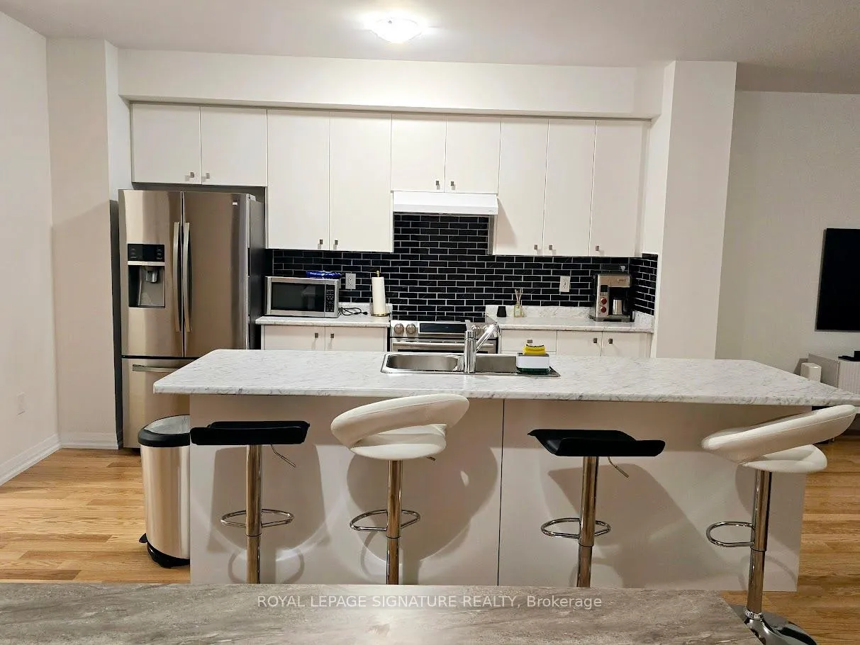 Photo 5 of 80 Norwich Crescent, Haldimand — HOMEH