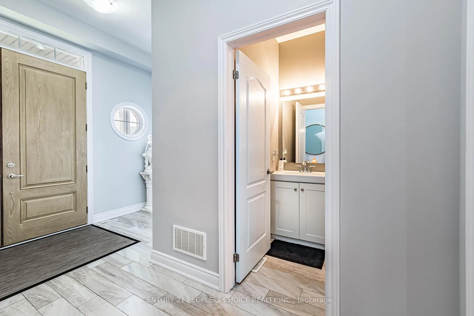 Photo 6 of 65 Honeyview Trail, Brampton, Bram East — HOMEH