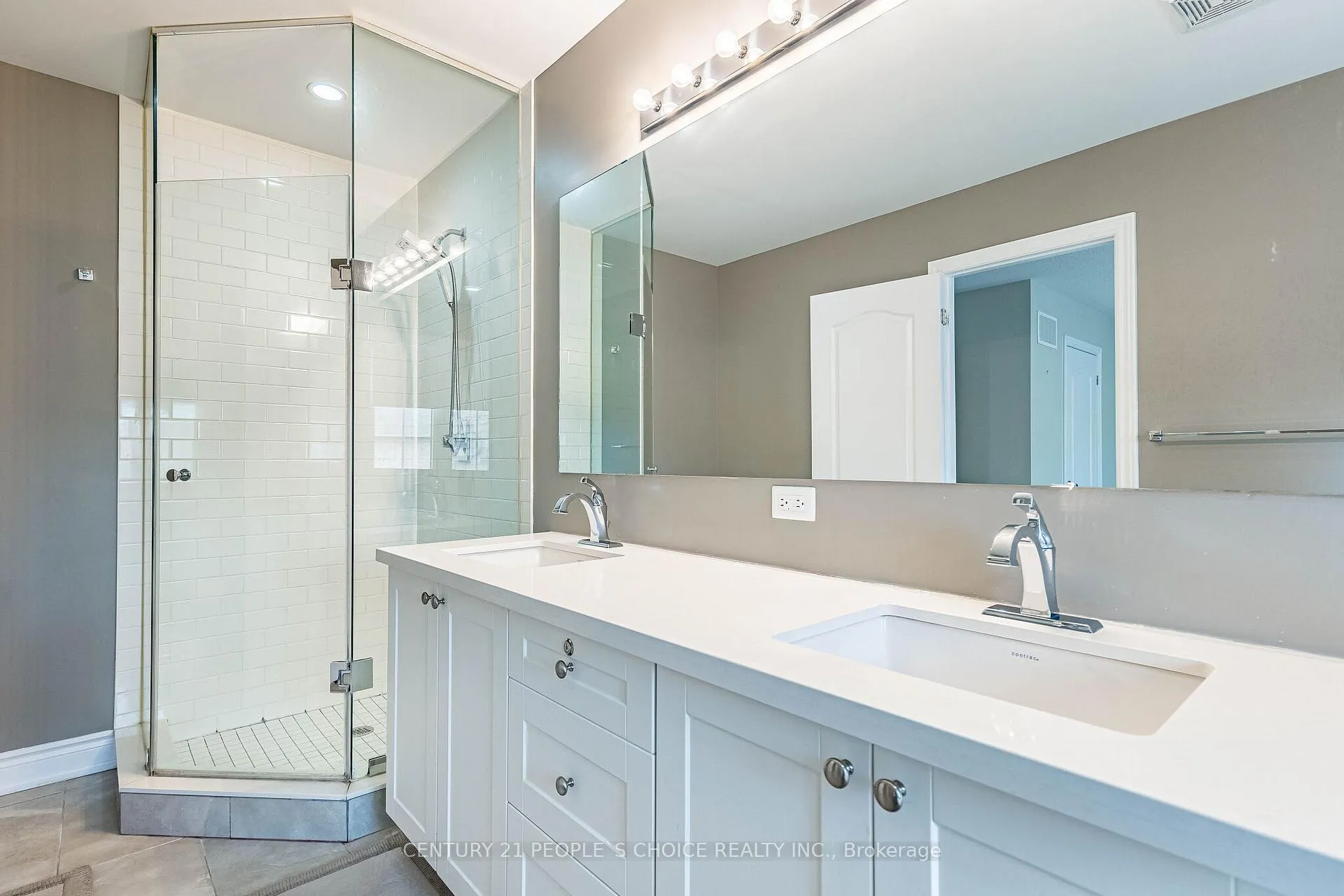 Photo 30 of 65 Honeyview Trail, Brampton, Bram East — HOMEH