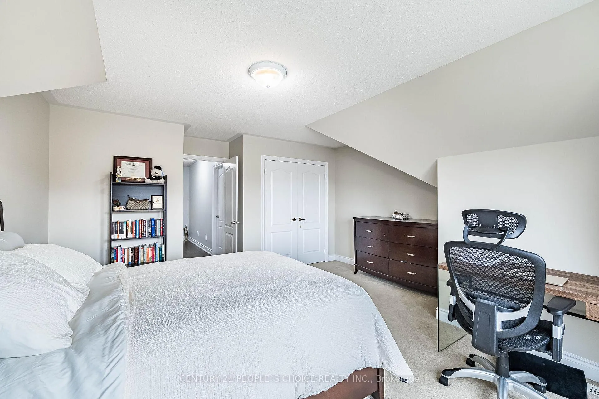 Photo 34 of 65 Honeyview Trail, Brampton, Bram East — HOMEH