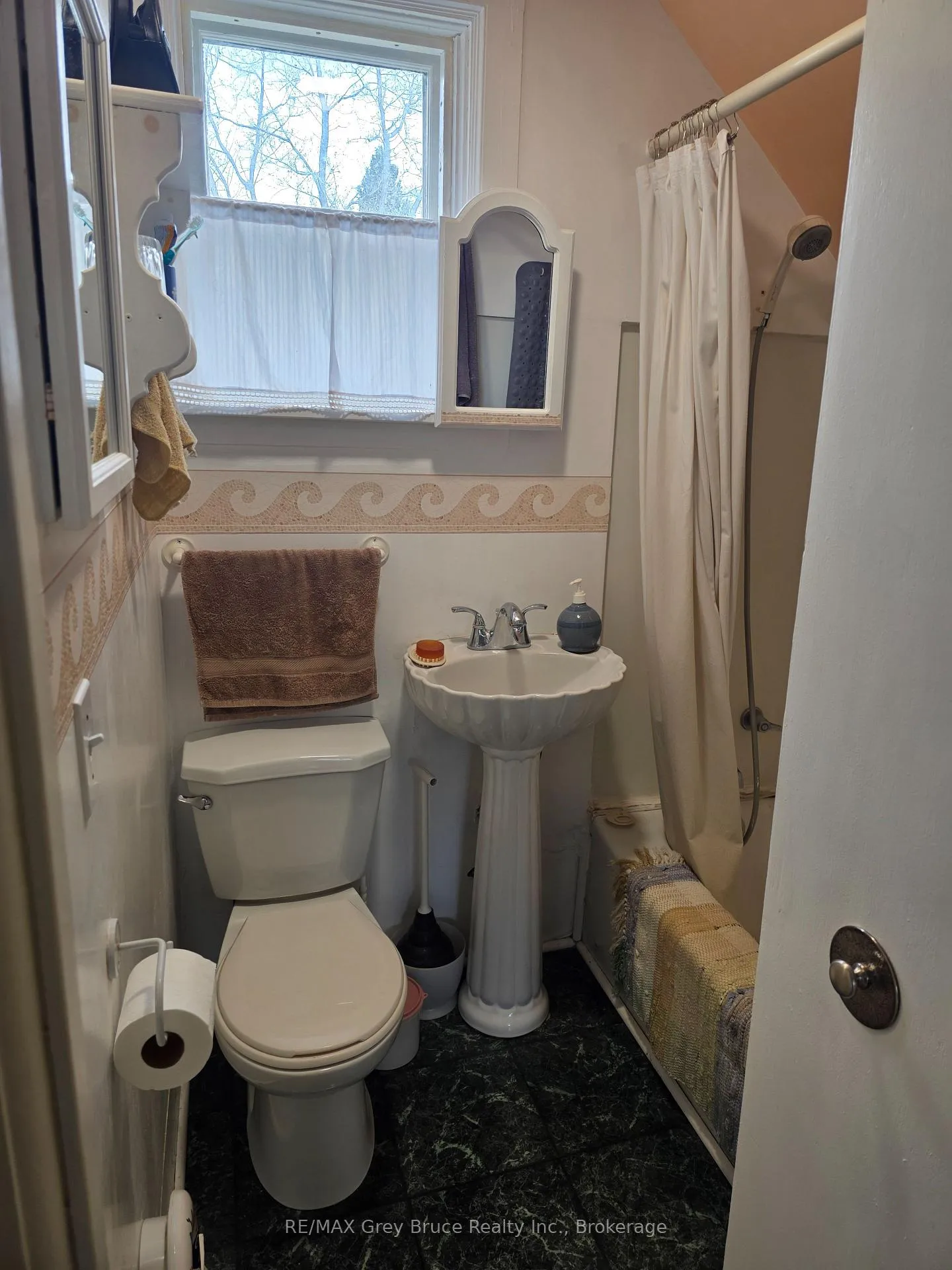 Photo 21 of 648 9th Street E, Owen Sound — HOMEH