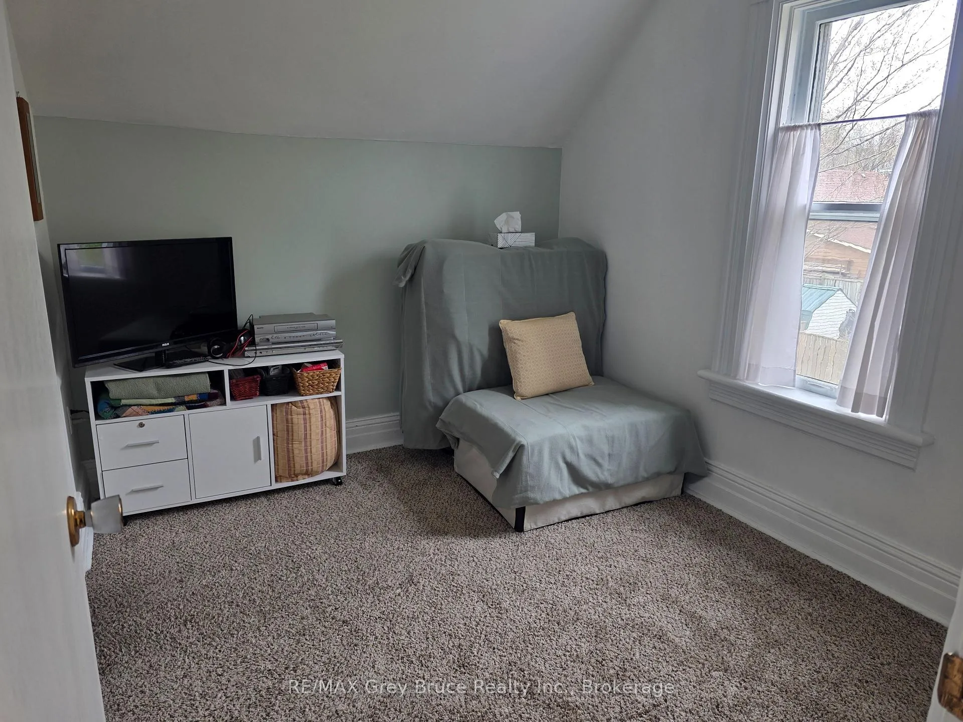 Photo 22 of 648 9th Street E, Owen Sound — HOMEH