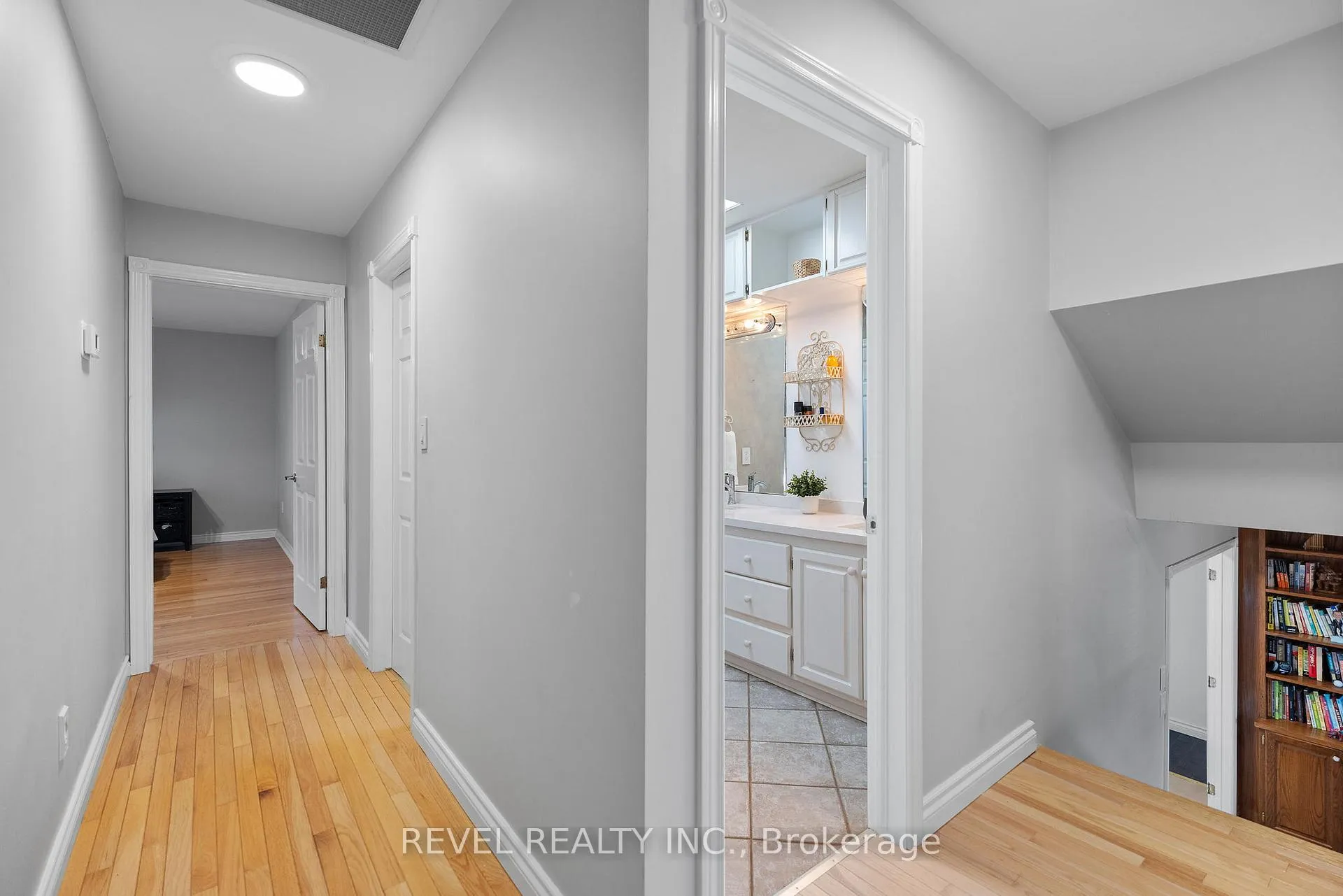 Photo 24 of 36 Cambria Drive, St. Catharines, Port Dalhousie — HOMEH