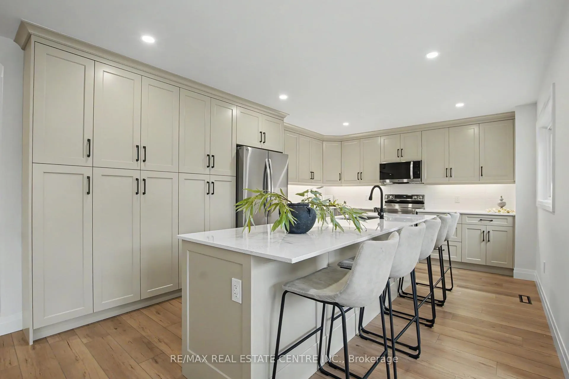 Photo 13 of 507 Grand Ridge Drive, Cambridge, Southwood - Kinbridge — HOMEH