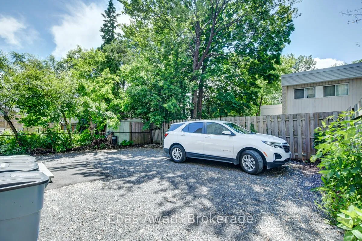 Photo 2 of Unit B, 974 Hooper Street, Ottawa, Carlington — HOMEH