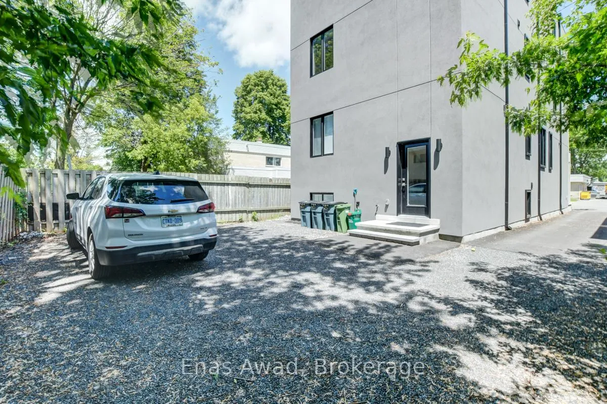 Photo 4 of Unit B, 974 Hooper Street, Ottawa, Carlington — HOMEH