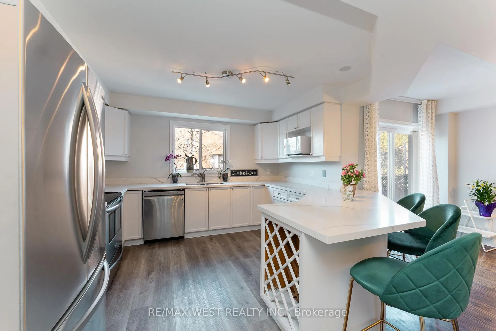 Photo 12 of 682 Napa Valley Avenue, Vaughan, Sonoma Heights — HOMEH