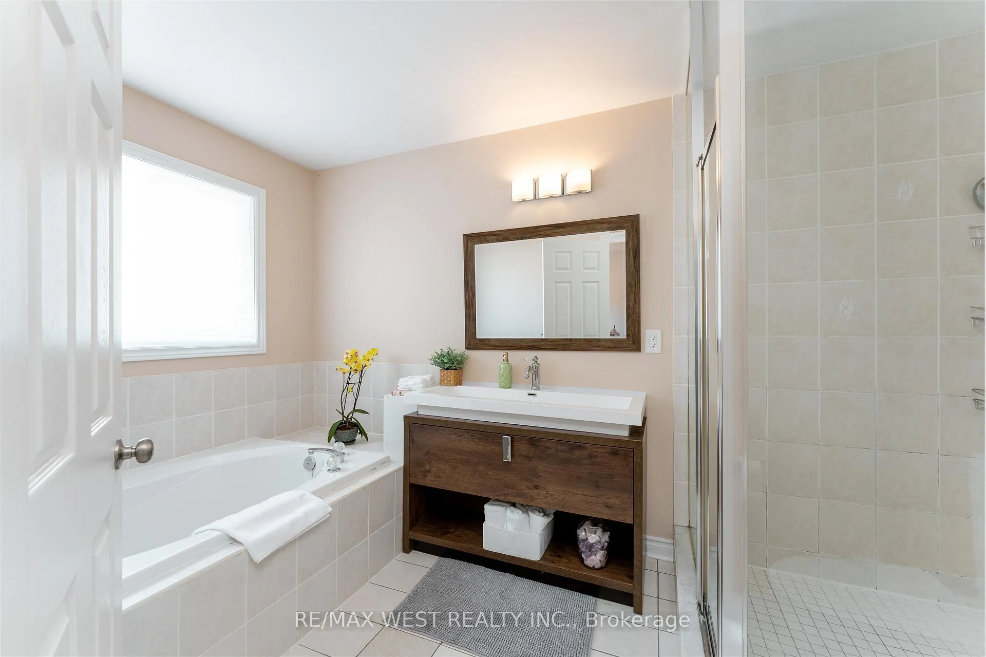 Photo 27 of 682 Napa Valley Avenue, Vaughan, Sonoma Heights — HOMEH